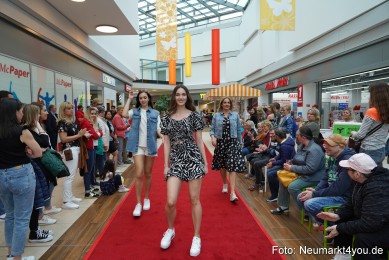 Modenschau-Neuer-Markt-Nacht-der-Sinne-2022-0035