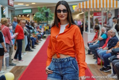 Modenschau-Neuer-Markt-Nacht-der-Sinne-2022-0038