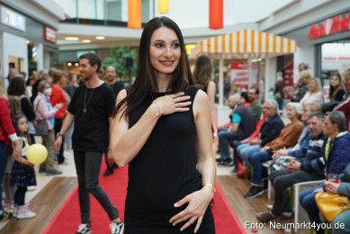 Modenschau-Neuer-Markt-Nacht-der-Sinne-2022-0047