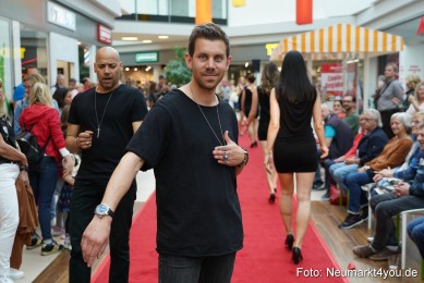 Modenschau-Neuer-Markt-Nacht-der-Sinne-2022-0048