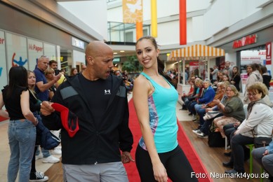 Modenschau-Neuer-Markt-Nacht-der-Sinne-2022-0055