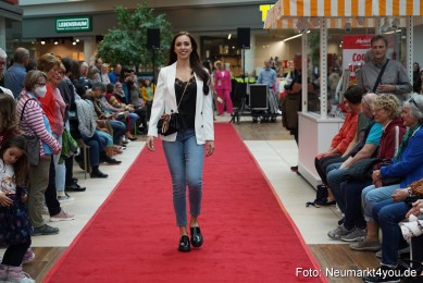 Modenschau-Neuer-Markt-Nacht-der-Sinne-2022-0065