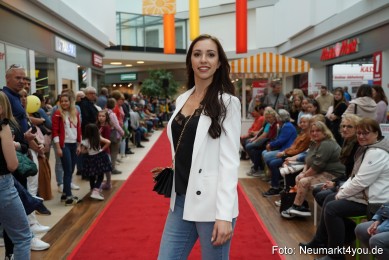 Modenschau-Neuer-Markt-Nacht-der-Sinne-2022-0066