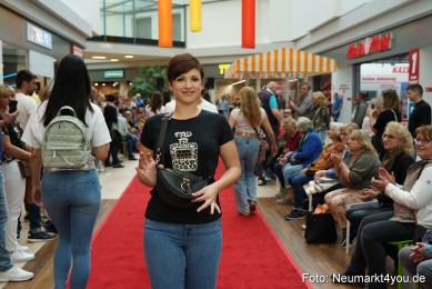 Modenschau-Neuer-Markt-Nacht-der-Sinne-2022-0071