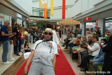 Modenschau-Neuer-Markt-Nacht-der-Sinne-2022-0076