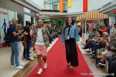 Modenschau-Neuer-Markt-Nacht-der-Sinne-2022-0088