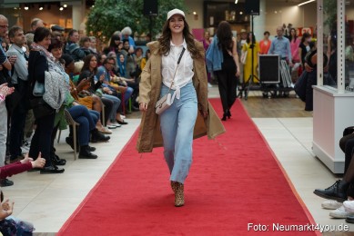Modenschau-Neuer-Markt-Nacht-der-Sinne-2022-0090