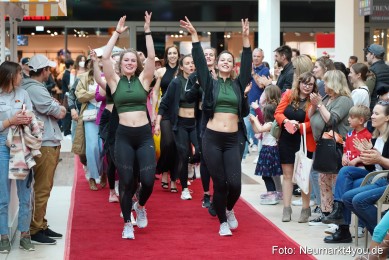 Modenschau-Neuer-Markt-Nacht-der-Sinne-2022-0108