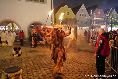 Schlossteufeln-Weihnachtsmarkt-Neumarkt-211219-0048
