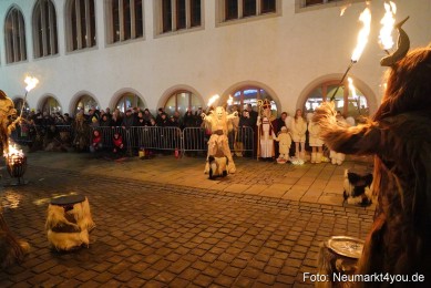 Schlossteufeln-Weihnachtsmarkt-Neumarkt-211219-0052