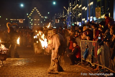 Schlossteufeln-Weihnachtsmarkt-Neumarkt-211219-0054