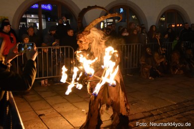 Schlossteufeln-Weihnachtsmarkt-Neumarkt-211219-0070