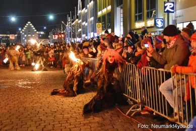 Schlossteufeln-Weihnachtsmarkt-Neumarkt-211219-0071