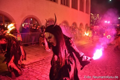 Schlossteufeln-Weihnachtsmarkt-Neumarkt-211219-0081
