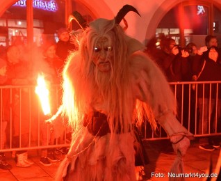Schlossteufeln-Weihnachtsmarkt-Neumarkt-211219-0090