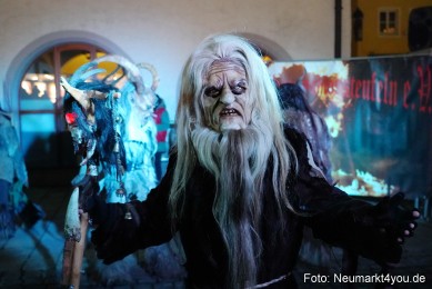 Schlossteufeln-Weihnachtsmarkt-Neumarkt-211219-0136