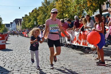 Stadtlauf-Neumarkt-Zieleinlauf-2019-0742
