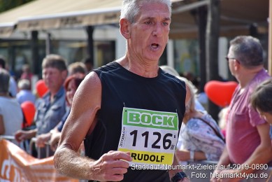 Stadtlauf-Neumarkt-Zieleinlauf-2019-0890