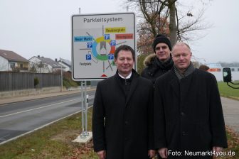 Einweihung des ersten statischen Wegweisers in der Freystädter Straße