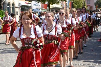 Volksfestzug durch Neumarkt