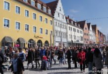 Tausende beim verkaufsoffener Sonntag in Neumarkt