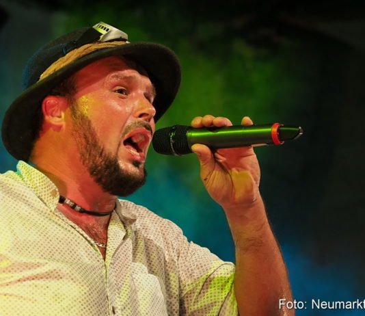 D`Rebell`n und Champagne rockten die Jurahallen D`Rebell`n beim JURA-Volksfest