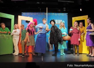Theaterworkshop für Kids von 14 bis 18 Jahren Die kleine Hexe, gespielt von den Schloss-Spielen