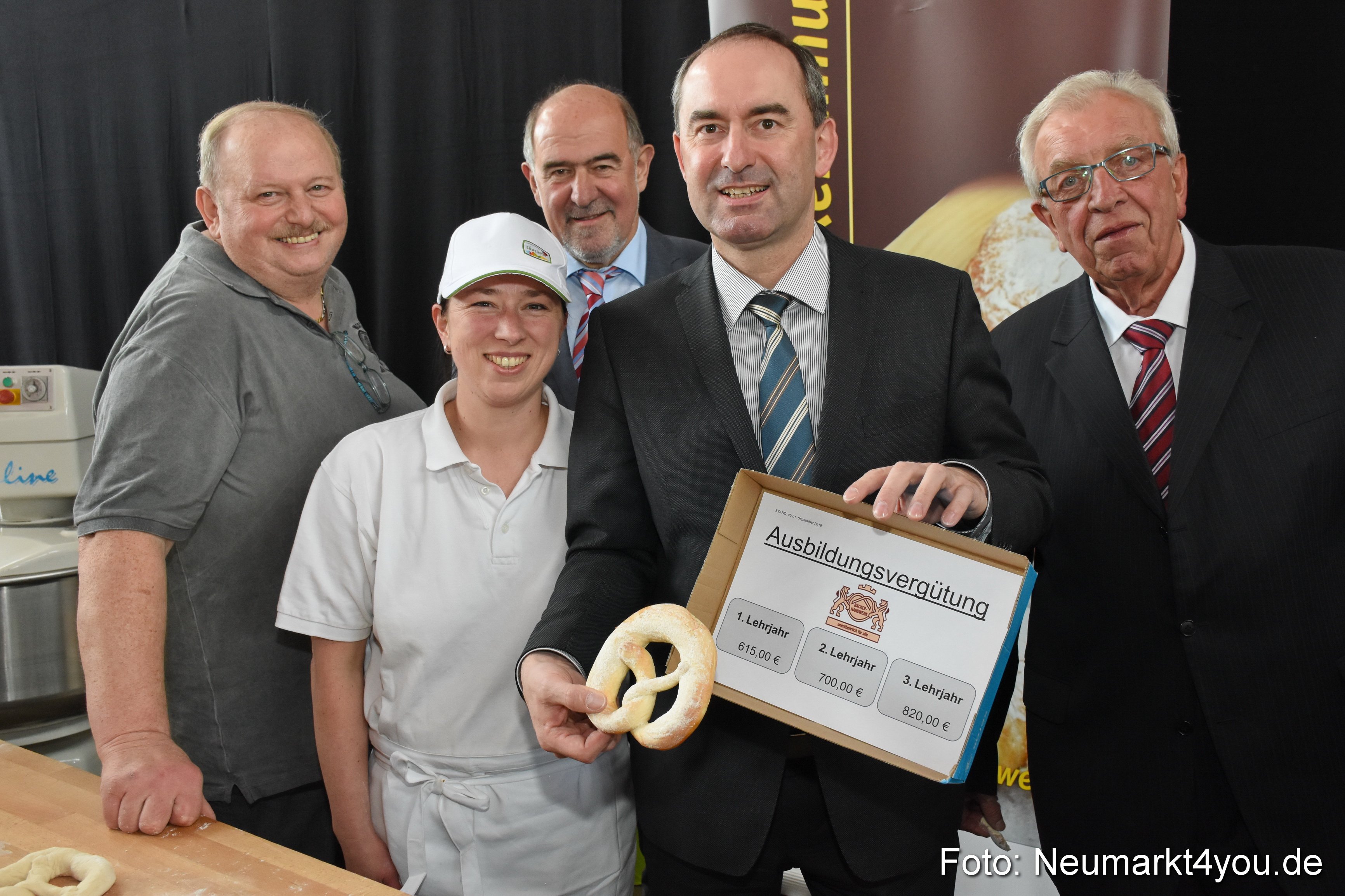 Der Bayerische Staatsminister für Wirtschaft, Landesentwicklung und Energie Hubert Aiwanger auf der Handwerksmesse Neumarkt 2019