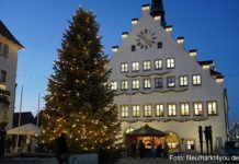 230 Lichterketten erstrahlen auf 17 Christbäumen in der Innenstadt